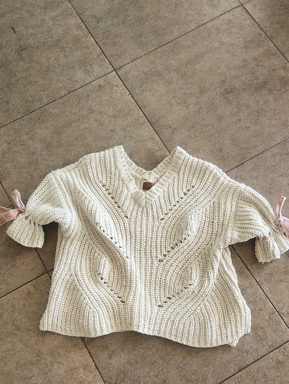 NWOT..POL Cream Knit V-Neck Sweater